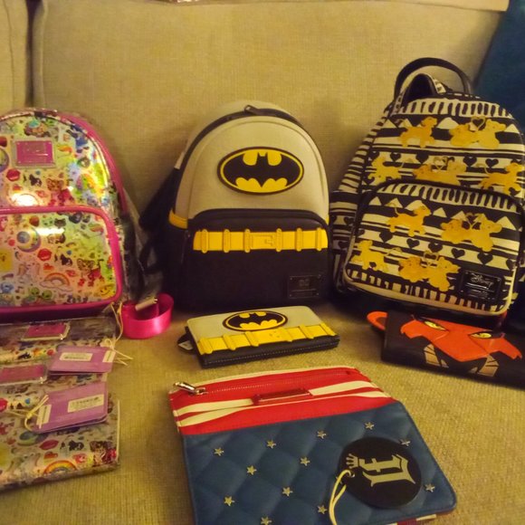 Lounge fly bags and Wallets - Picture 3 of 16